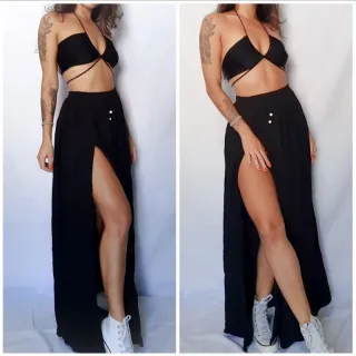 Saia preta longa com fenda - Compre online na Raryel