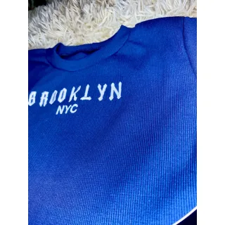 Cropped feminino bordado T-shirt Brooklyn - Cores variadas - Vermelha