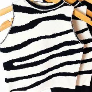 Promoção: Regata Animal Print Zebra de Tricot - preto/bege