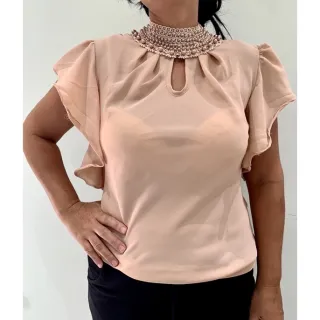 Moda feminina: blusa social com babado de manga curta e pérolas no pescoço - Branco