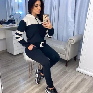 Blusa Moletom Feminina com Capuz + Calça de Crepe Inverno Frio Conjunto - MARSALA COM BRANCO