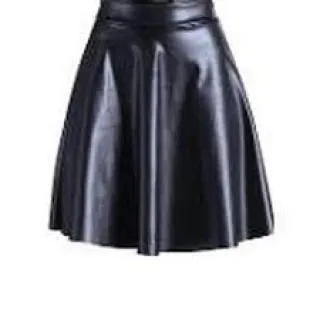 Saia Rodada Courino Mid em Couro Sintético até Tam 54
