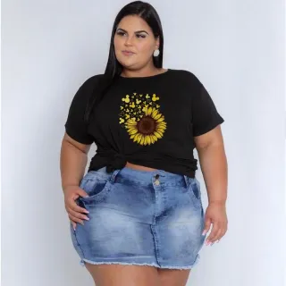 Camiseta Girassol Plus Size em Viscolycra - Preta LEAO CORAGEM