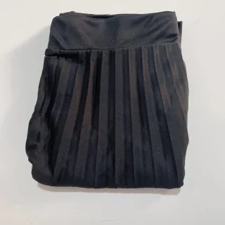 Saia Lisa Plissada Midi para Festas - Preto