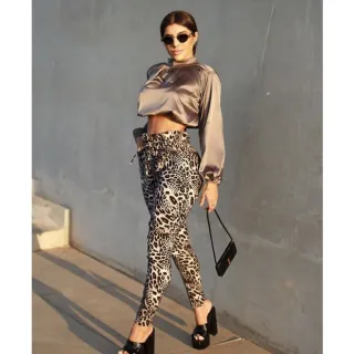 Camisa Social Gola Alta Estilosa - Tendência Moda Feminina - Preto