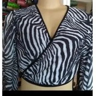 Plus Size Cropped Tule Onça, Zebra e Preto Manga Bufante - Tamanho único 36-44
