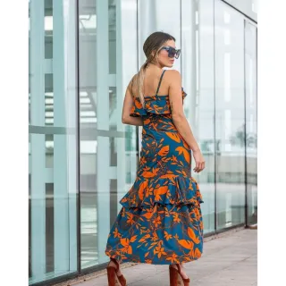 Vestido estampado flores longo com babados em crepe setinado - Folha Laranja e fundo azul