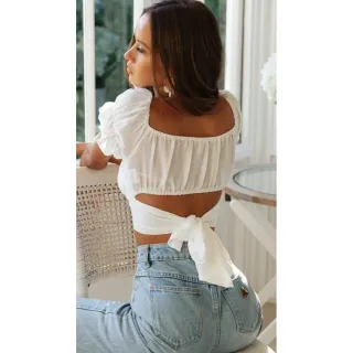 Moda 2023: Cropped Gringa com manga amarração nas costas - Rosa Vivo