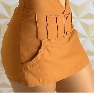 Bermudinha Feminino Bengaline Botões Cobertos - Caramelo