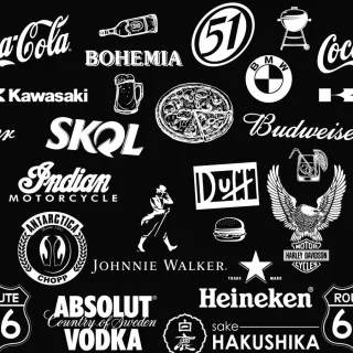 Decoração Gourmet: Papel de Parede Preto e Branco com Tema de Marcas de Cervejas - Único