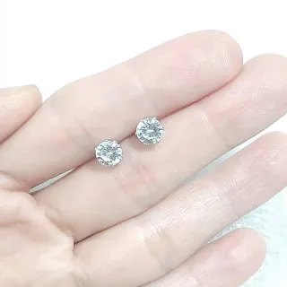 Ponto de Luz Brinco Pedra Zirconia Feminino e Masculino / Aço inox - 1Par 6mm