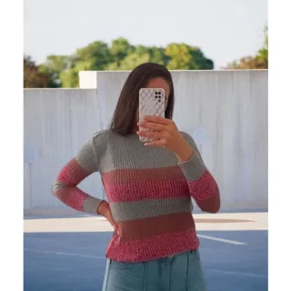 Moda inverno feminina: Blusa tricô colorida listrada - Cinza/Azul/Vermelho Mesclado