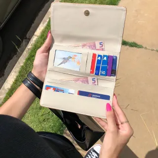 Ótima carteira de mão feminina, perfeita para o dia e noite - Preta