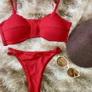 Moda Verão 2023: Biquini com Bojo Canelado - Verde Bandeira