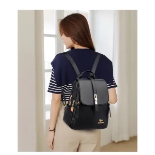 Mochila Média Feminina de Couro Sintético 