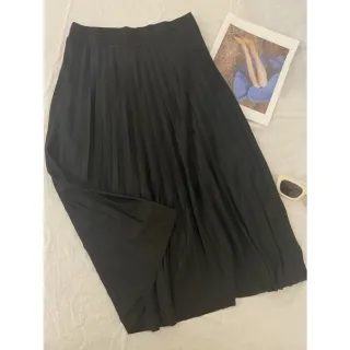 Saia Lisa Plissada Midi para Festas - Preto