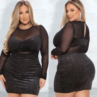 Vestido feminino preto curto Plus Size, manga longa em mesh com detalhes de patchwork e brilho para arrasar na balada