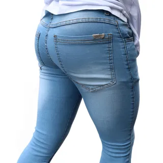 Modelo Masculino Calça Jeans Skinny Elastano Clara Veste Perfeitamente - 44