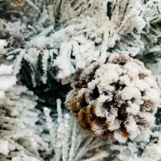 Pinheiro de Natal Luxo Nevada com Neve, Pinha - 1,20m - 214 Galhos - AW212  1,20 metros 214 Galhos