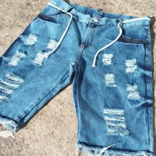Bermuda Masculina Jeans Rasgada Clara com Corda - 42