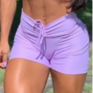 Short fitness feminino com bolso atrás e tecnologia EMPINA bumbum - Azul Royal