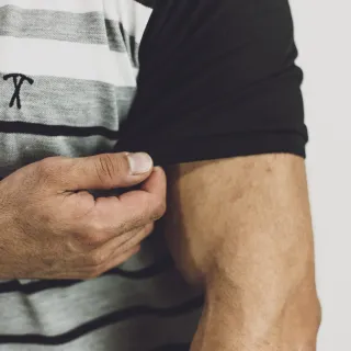 Chief Clothing - Camisa Polo Masculina de Malha Piquet Verão em 100% Algodão - Preto com Branco e Cinza