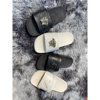 Confortável Chinelo Slide UNISSEX V-E-R-S-A-C-E - L.V/Preto