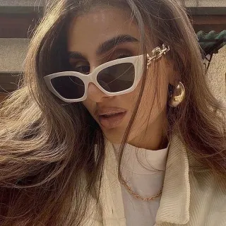 Moda Vintage para Gatos: Óculos de Sol Pequenos com Corrente - C2