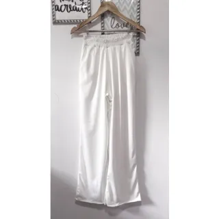 PANTALONA CALÇA - Modelagem ampla e confortável - Verde Militar