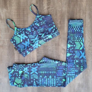 Conjuntos Fitness Feminino, Kit com 3 peças: Calça e Top de Academia - Estampa variada