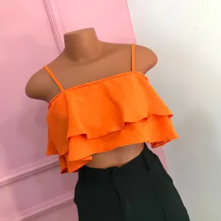 Moda Feminina 2023: Cropped com Camadas de Babados, Alça Gringa - Verde Militar (Air Flow)
