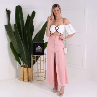 Saia Midi Lisa com Fenda na Frente e Botão - Compre Online na Raryel - Saia C fenda Preta