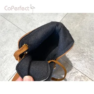 Sapatos Ankle Boots de Camurça com Salto Alto e Amarração Lateral - Caqui