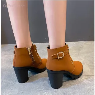 Sapatos Ankle Boots de Camurça com Salto Alto e Amarração Lateral - Caqui