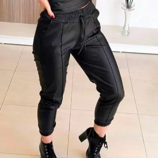 Moda Blogueira: Calça Jogger Feminina Couro Fake Preto - Preto