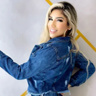 Jaqueta Feminina Destroyed Escura: Estilo Classic Despojado - jeans