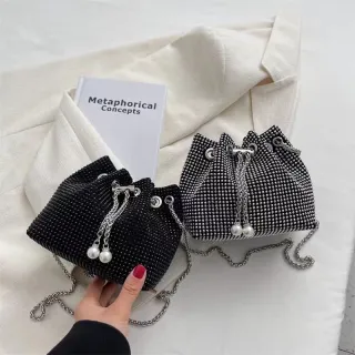 Bolsa Transversal de Strass com Alça de Corrente - MARISA - Preto