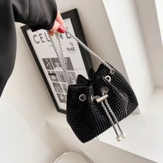 Bolsa Transversal de Strass com Alça de Corrente - MARISA - Preto