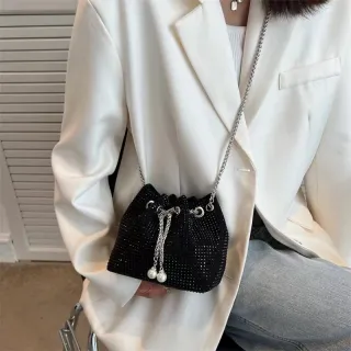 Bolsa Transversal de Strass com Alça de Corrente - MARISA - Preto